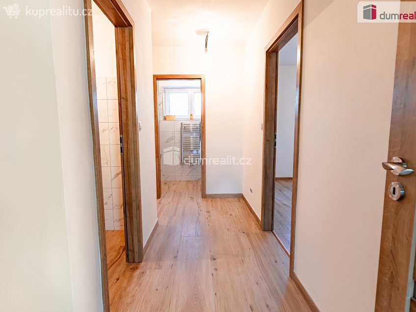 Prodej  vily 226 m^2 Slámova, Praha-Nedvězí 