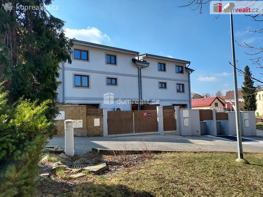Prodej  vily 226 m^2 Slámova, Praha-Nedvězí 