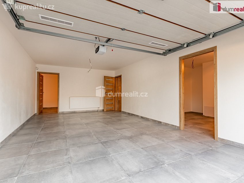 Prodej  vily 226 m^2 Slámova, Praha-Nedvězí 
