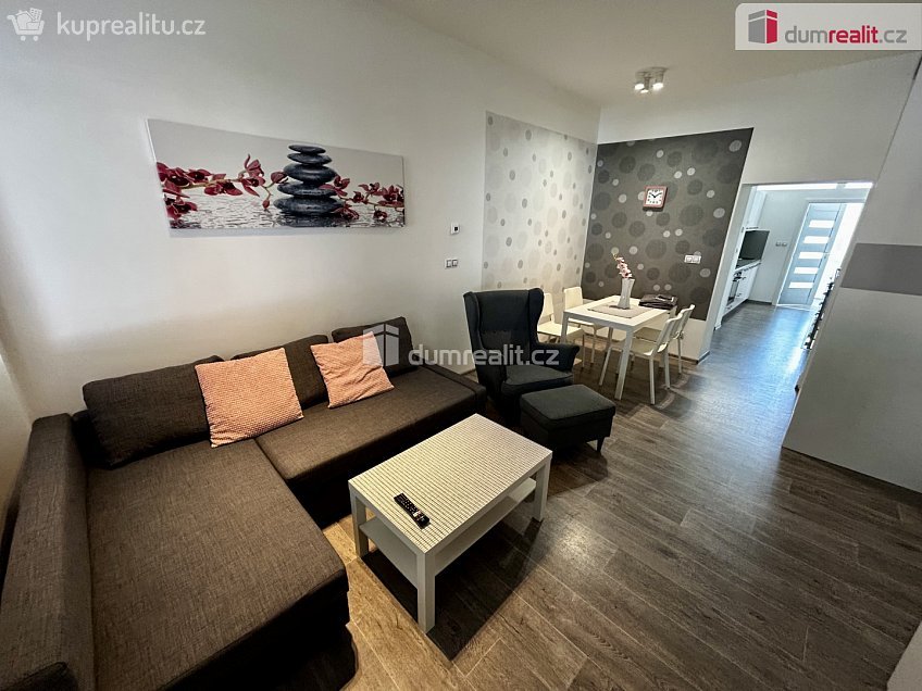 Pronájem bytu 2+1 60 m^2 Jízdárenská, Karlovy Vary 
