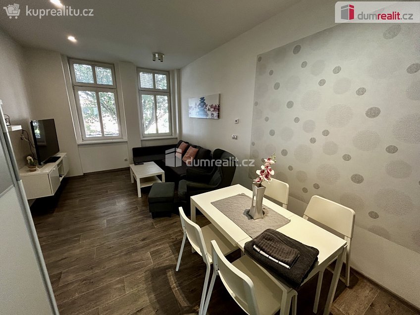 Pronájem bytu 2+1 60 m^2 Jízdárenská, Karlovy Vary 