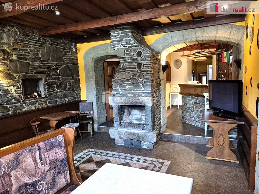 Prodej  restauračního zařízení 130 m^2 náměstí J. V. Kamarýta, Velešín 