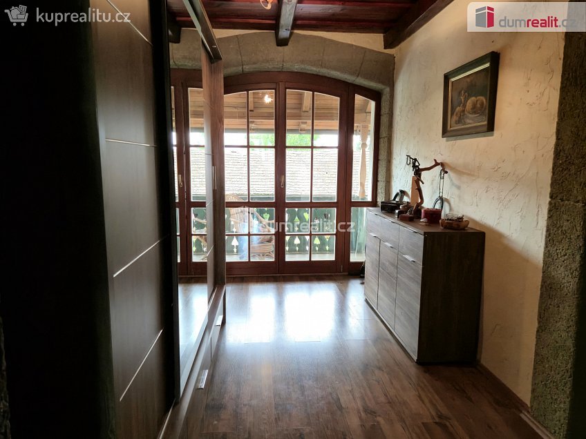 Prodej  restauračního zařízení 130 m^2 náměstí J. V. Kamarýta, Velešín 