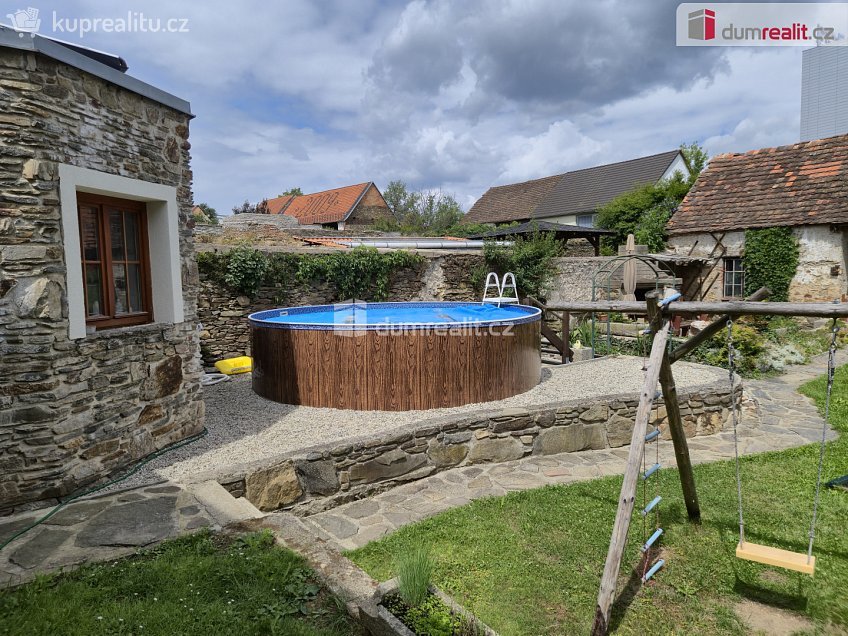 Prodej  restauračního zařízení 130 m^2 náměstí J. V. Kamarýta, Velešín 