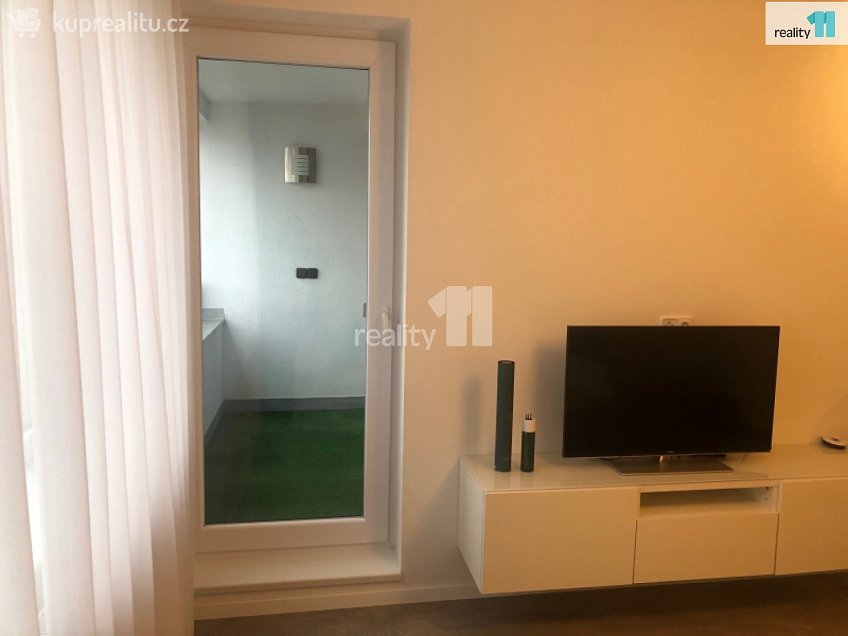 Pronájem bytu 2+kk 56 m^2 Vltavínová, Plzeň 