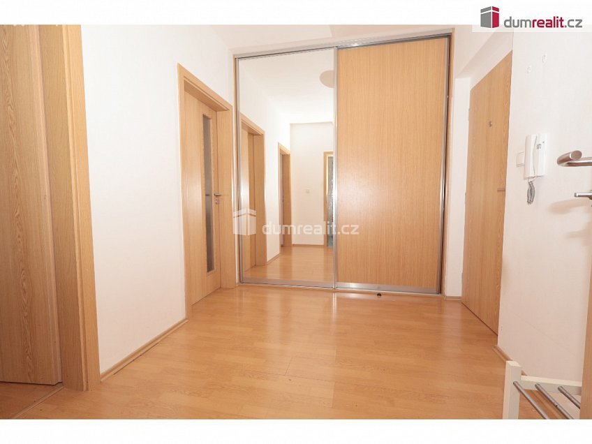 Pronájem bytu 2+kk 71 m^2 Rýnská, Praha-Čakovice 