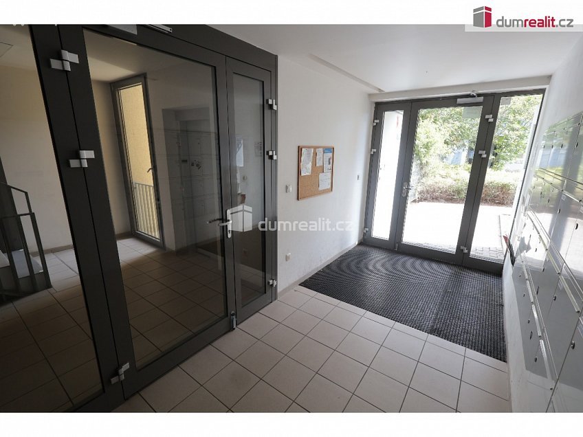 Pronájem bytu 2+kk 71 m^2 Rýnská, Praha-Čakovice 