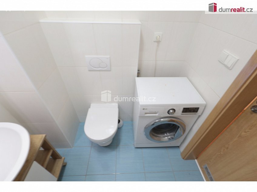 Pronájem bytu 2+kk 71 m^2 Rýnská, Praha-Čakovice 
