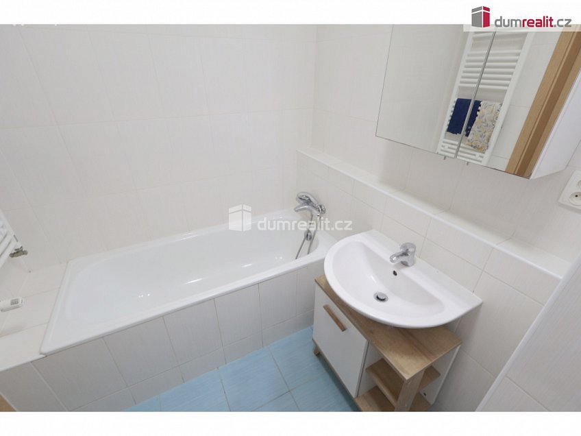 Pronájem bytu 2+kk 71 m^2 Rýnská, Praha-Čakovice 