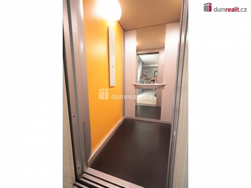 Pronájem bytu 2+kk 71 m^2 Rýnská, Praha-Čakovice 