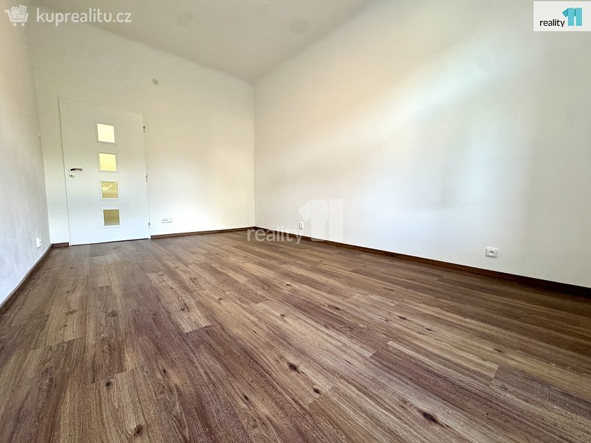 Pronájem bytu 2+kk 40 m^2 Svatoplukova, Praha 2 