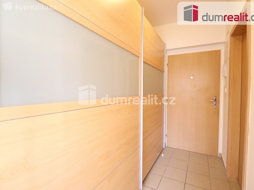 Pronájem bytu 1+kk 38 m^2 Nejdlova, Karlovy Vary 