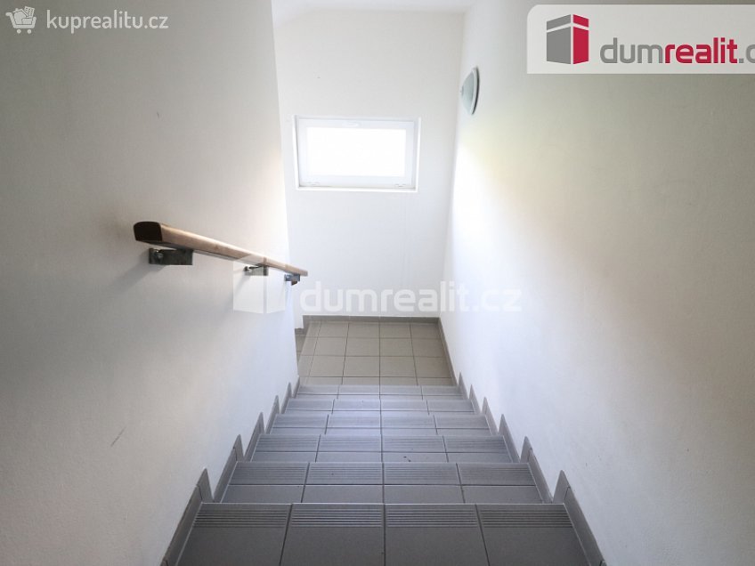 Pronájem bytu 1+kk 38 m^2 Nejdlova, Karlovy Vary 