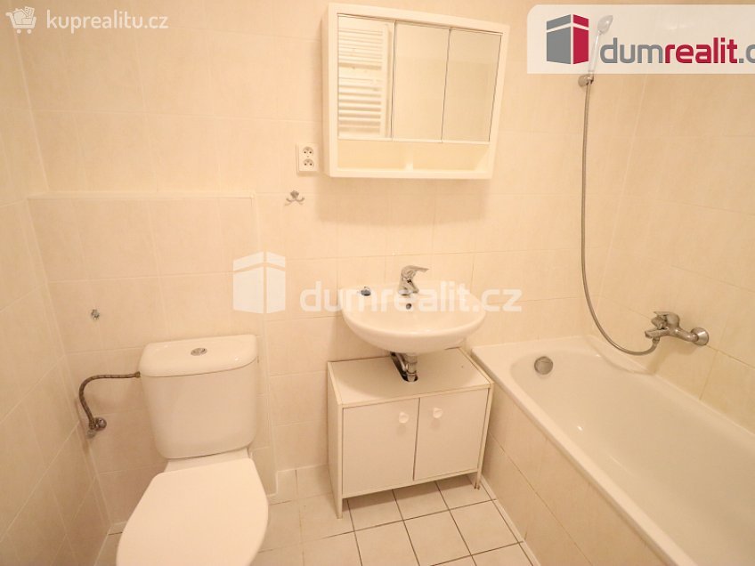 Pronájem bytu 1+kk 38 m^2 Nejdlova, Karlovy Vary 