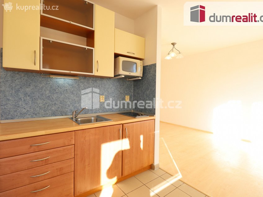 Pronájem bytu 1+kk 38 m^2 Nejdlova, Karlovy Vary 