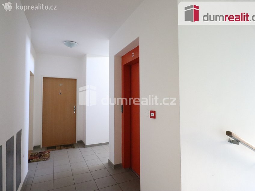 Pronájem bytu 1+kk 38 m^2 Nejdlova, Karlovy Vary 