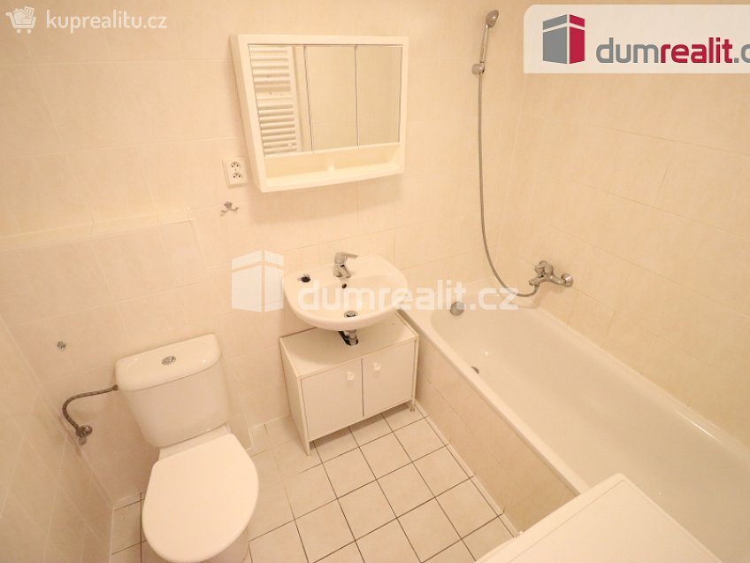 Pronájem bytu 1+kk 38 m^2 Nejdlova, Karlovy Vary 