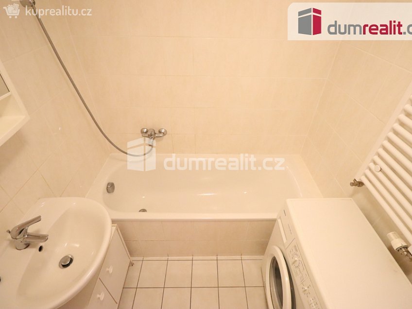 Pronájem bytu 1+kk 38 m^2 Nejdlova, Karlovy Vary 