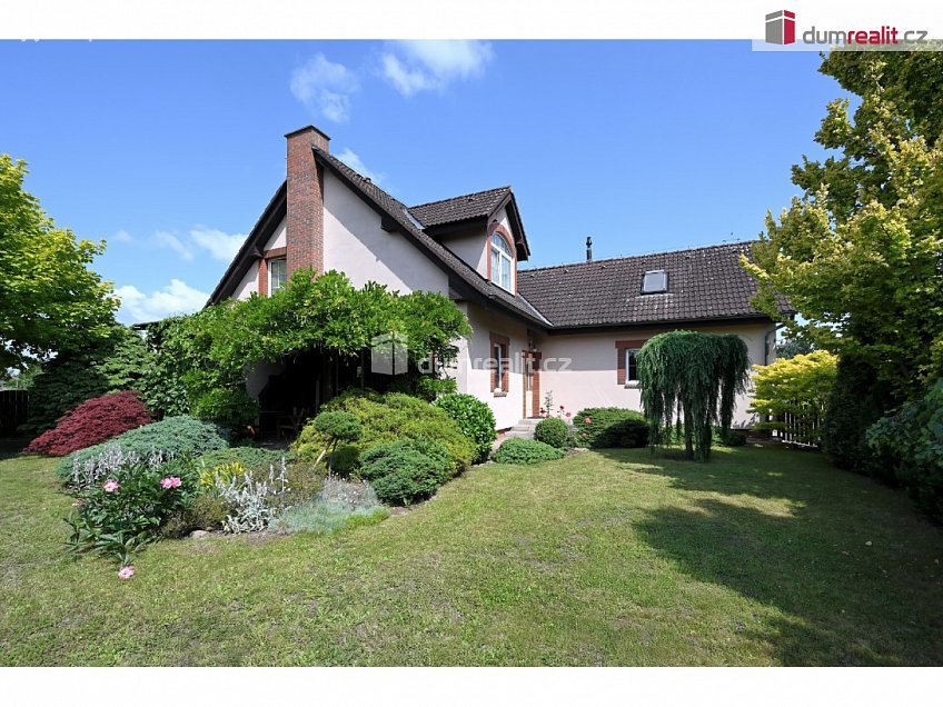 Prodej  rodinného domu 248 m^2 Ve Skále, Šestajovice 