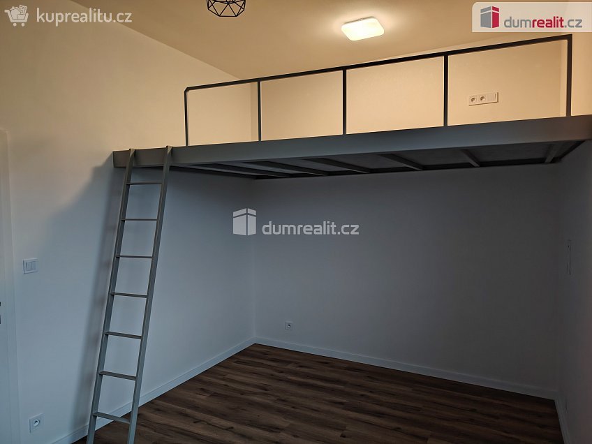 Pronájem bytu 1+kk 20 m^2 Zelená, Děčín 