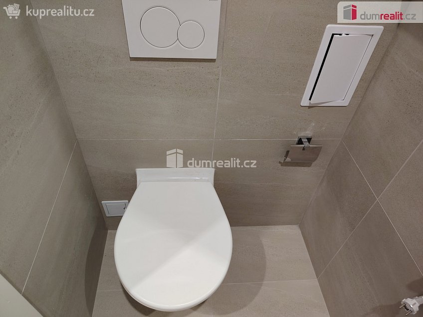 Pronájem bytu 1+kk 20 m^2 Zelená, Děčín 