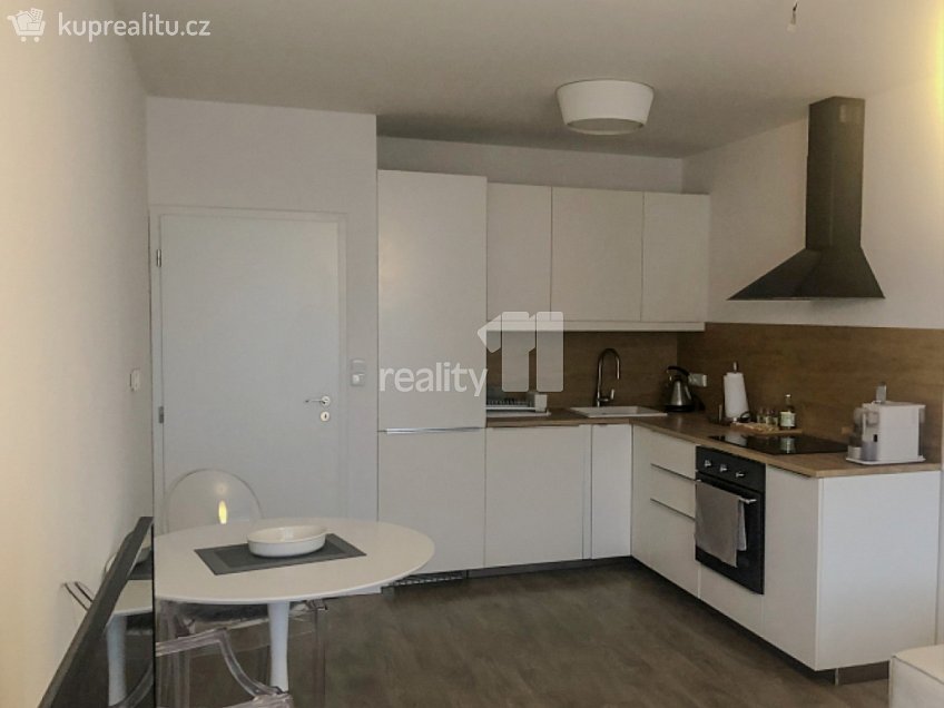 Pronájem bytu 2+kk 56 m^2 Vltavínová, Plzeň 