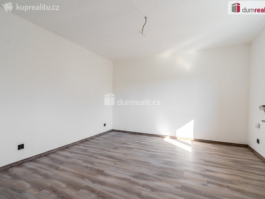 Prodej  rodinného domu 460 m^2 Vetelská, Vědomice 