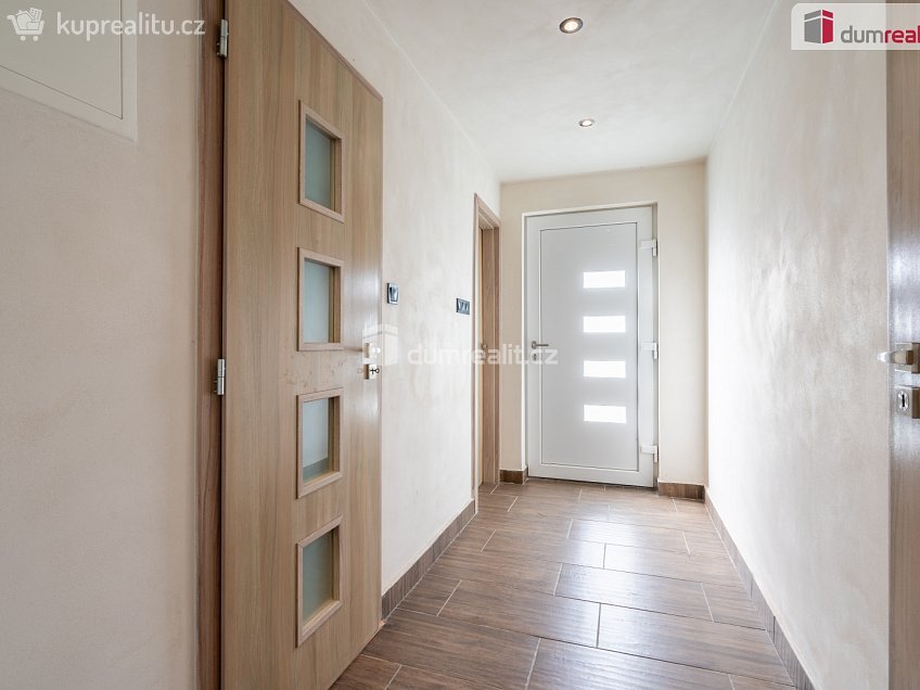 Prodej  rodinného domu 460 m^2 Vetelská, Vědomice 