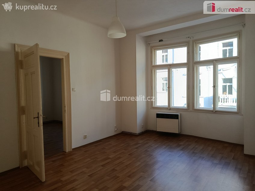 Pronájem bytu 1+1 54 m^2 Na spojce, Praha 10 