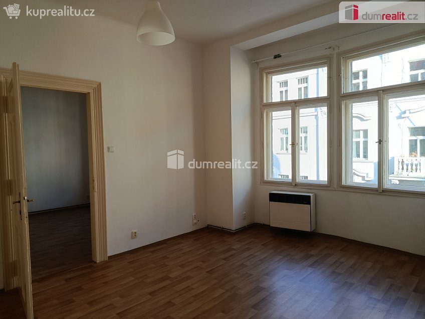 Pronájem bytu 1+1 54 m^2 Na spojce, Praha 10 