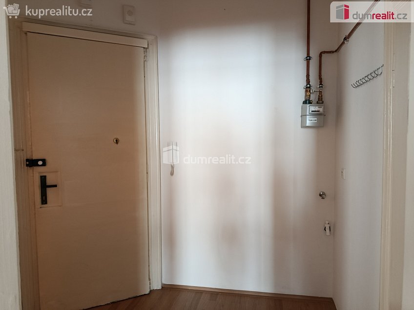 Pronájem bytu 1+1 54 m^2 Na spojce, Praha 10 
