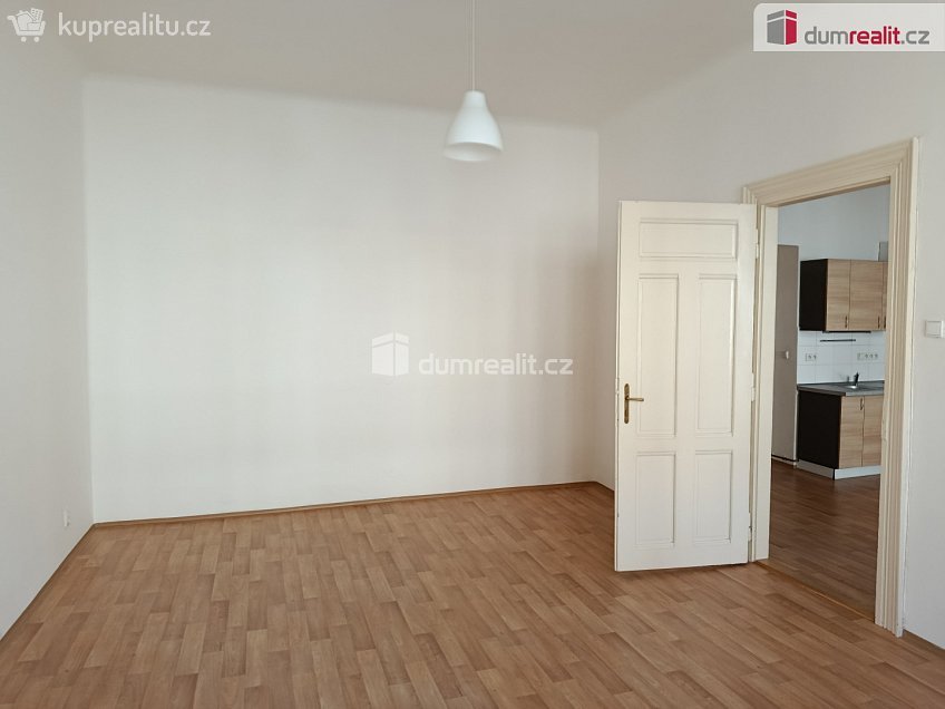 Pronájem bytu 1+1 54 m^2 Na spojce, Praha 10 