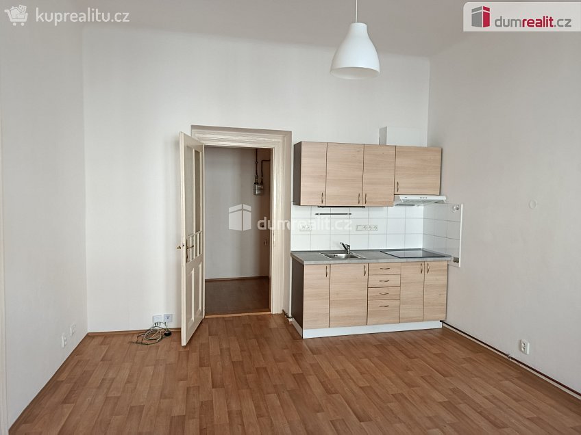 Pronájem bytu 1+1 54 m^2 Na spojce, Praha 10 