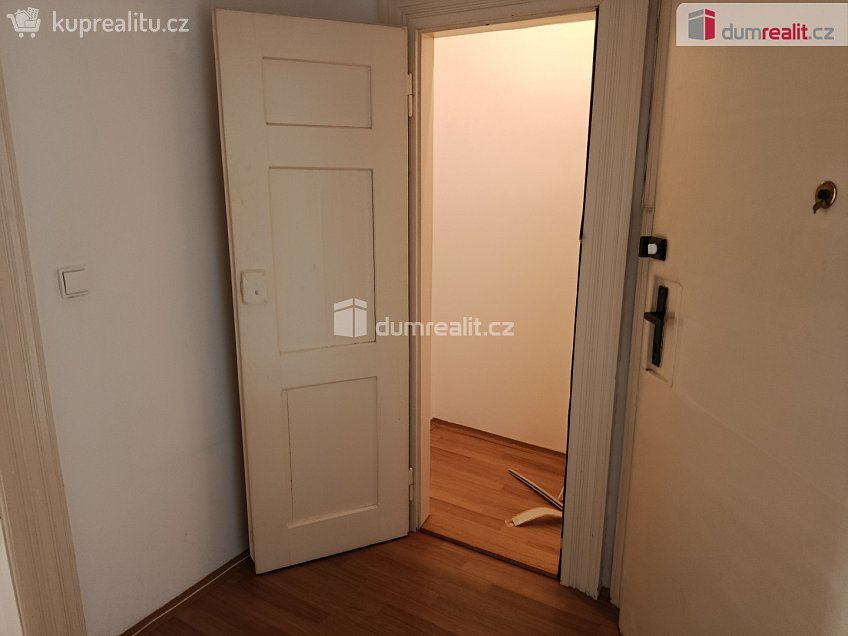 Pronájem bytu 1+1 54 m^2 Na spojce, Praha 10 