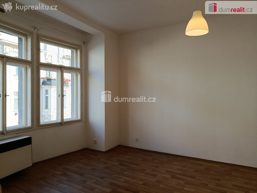 Pronájem bytu 1+1 54 m^2 Na spojce, Praha 10 