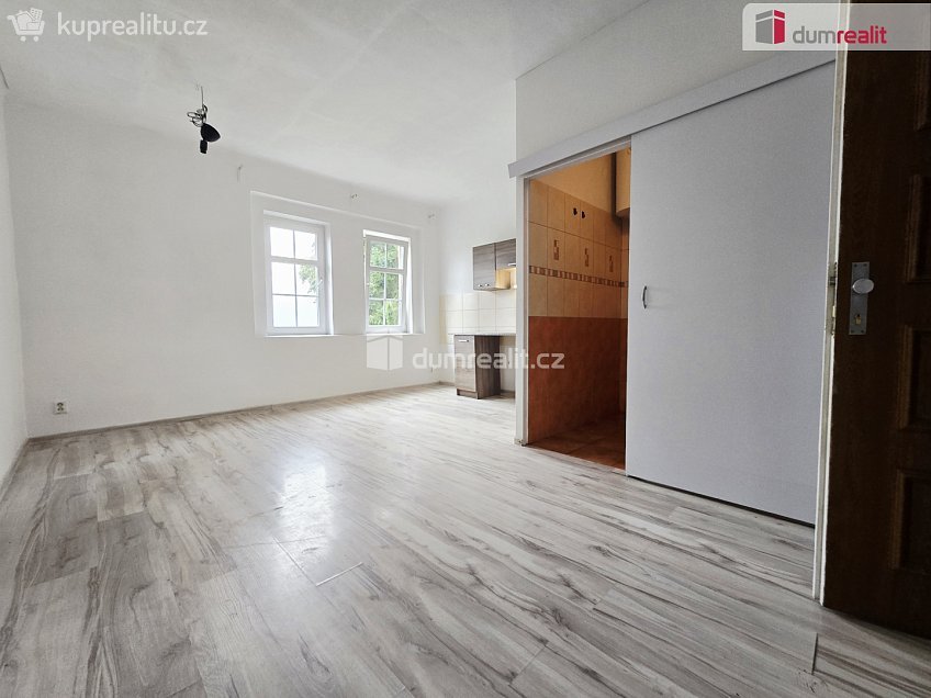 Pronájem bytu 2+kk 39 m^2 9. května, Lužná 