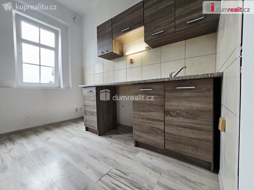 Pronájem bytu 2+kk 39 m^2 9. května, Lužná 