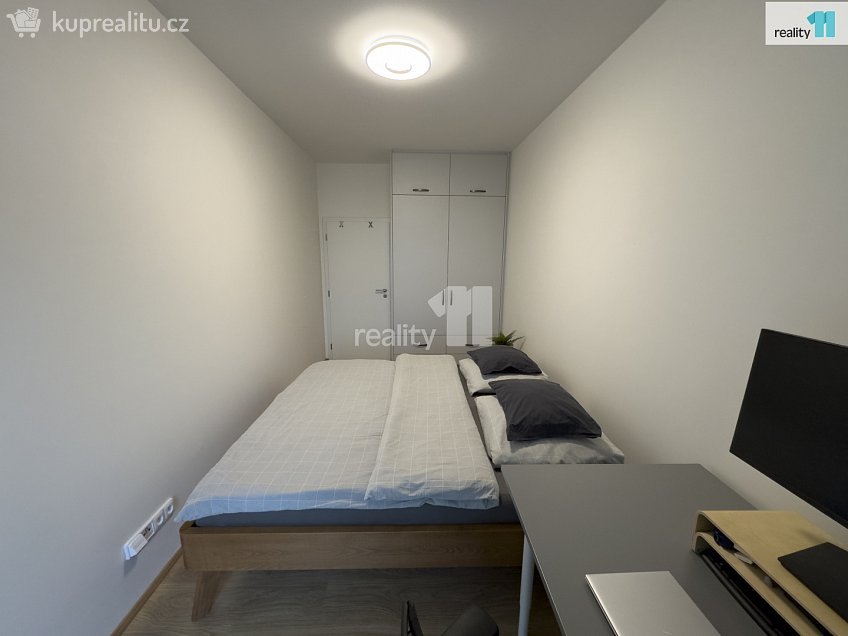 Prodej bytu 2+kk 49 m^2 V závětří, Praha 7 