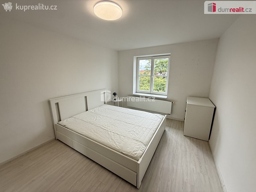 Pronájem bytu 2+kk 40 m^2 Lublaňská, Praha 2 
