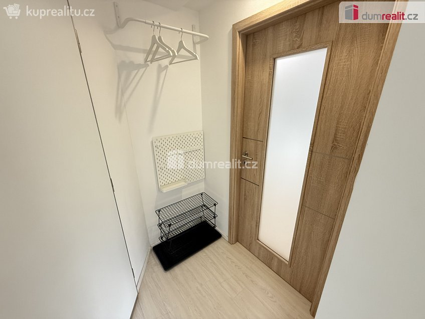 Pronájem bytu 2+kk 40 m^2 Lublaňská, Praha 2 