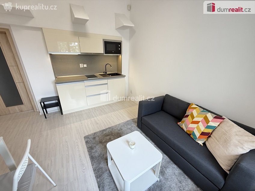 Pronájem bytu 2+kk 40 m^2 Lublaňská, Praha 2 