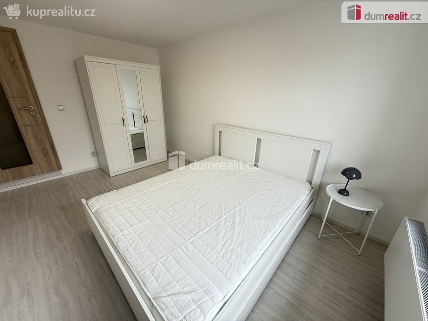 Pronájem bytu 2+kk 40 m^2 Lublaňská, Praha 2 