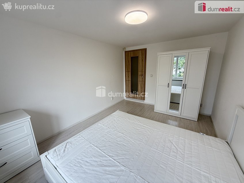 Pronájem bytu 2+kk 40 m^2 Lublaňská, Praha 2 