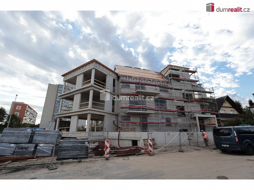 Pronájem  obchodních prostor 258 m^2 Štúrova, Praha 4 