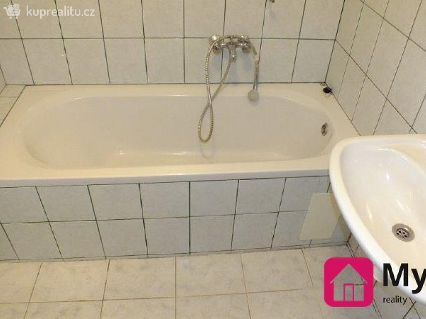 Pronájem bytu 1+kk 35 m^2 Božice, Božice 
