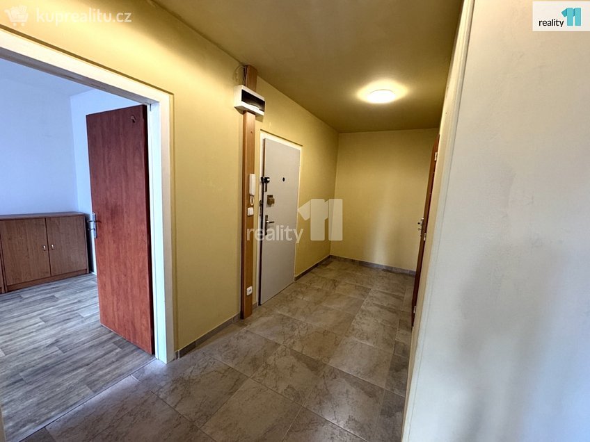 Pronájem bytu 3+kk 67 m^2 Chodovická, Praha 20 