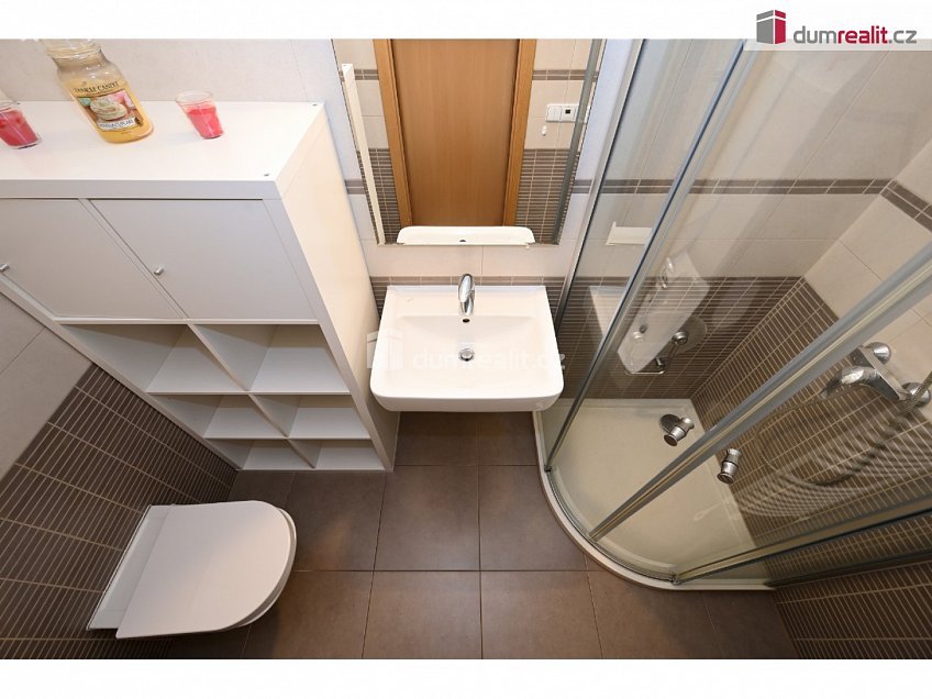 Prodej  rodinného domu 261 m^2 K úvozu, Praha-Lochkov 