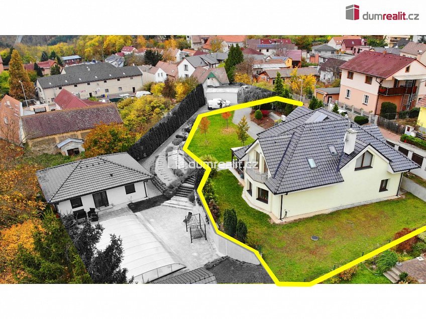 Prodej  rodinného domu 261 m^2 K úvozu, Praha-Lochkov 