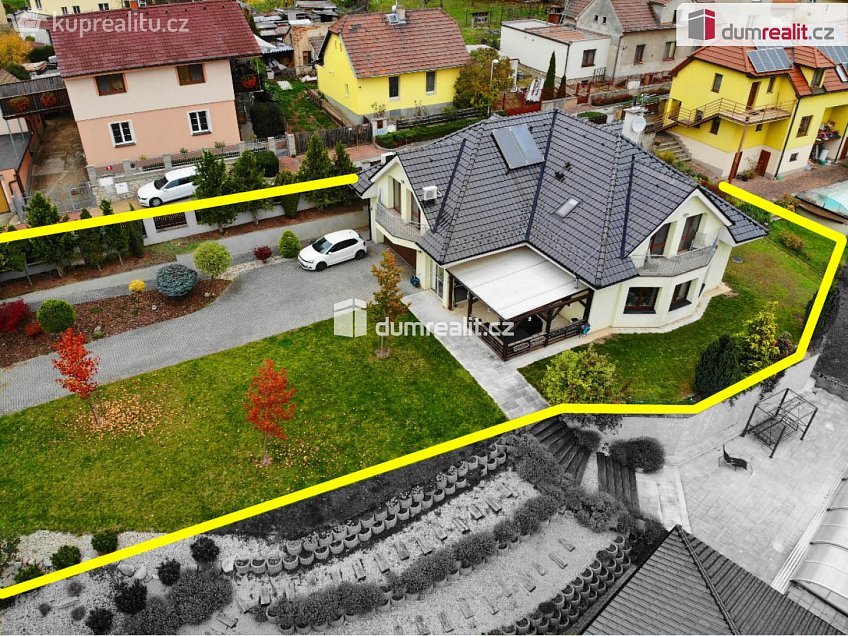 Prodej  rodinného domu 261 m^2 K úvozu, Praha-Lochkov 