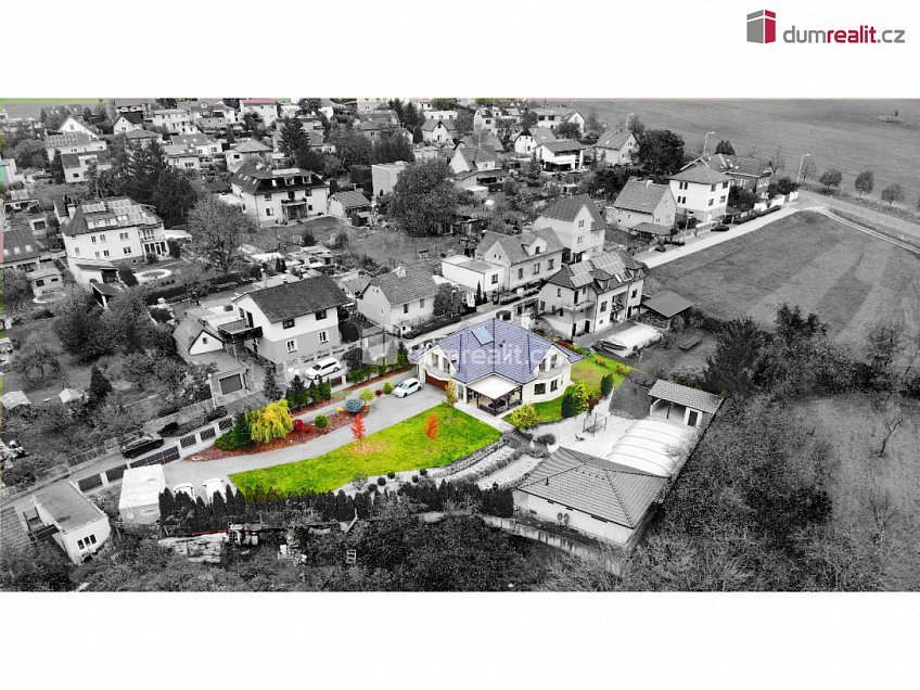 Prodej  rodinného domu 261 m^2 K úvozu, Praha-Lochkov 